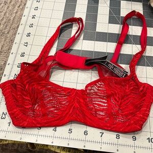 VS very sexy unlined red lace bra!!! VERY SEXY INDEED!! 32B like new!!